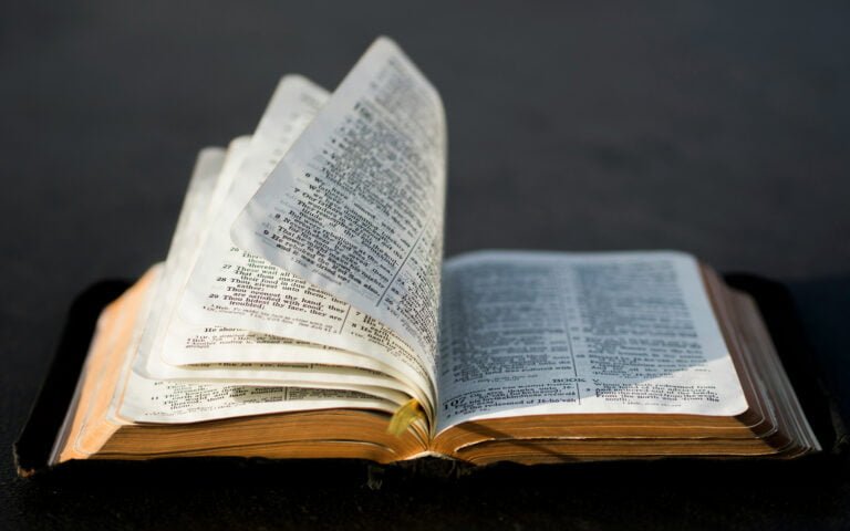 Bible Literalist vs Contextualist.